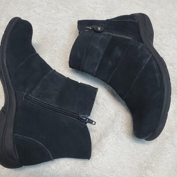 Clarks Black Suede Leather Lagenlook Ruched Goth Zip Ankle Boots Shoes 6W 6 Wide - Picture 2 of 10